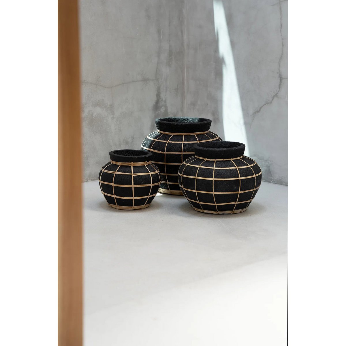 The Belly Vase - Black Natural - M